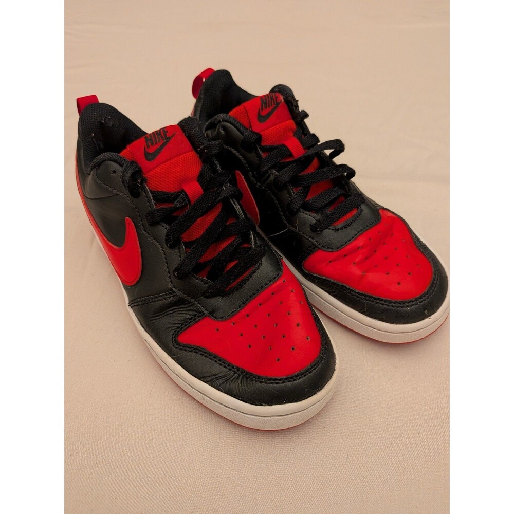 Nike Boys Court Borough Low 2 BQ5448-007 Shoes Sneakers Size 7Y Black/Red "Bred"